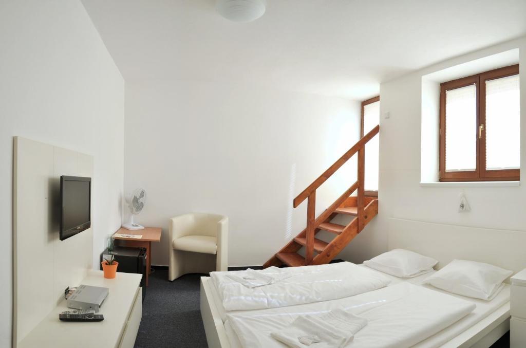 Pension Pod Vezi Kolín Chambre photo