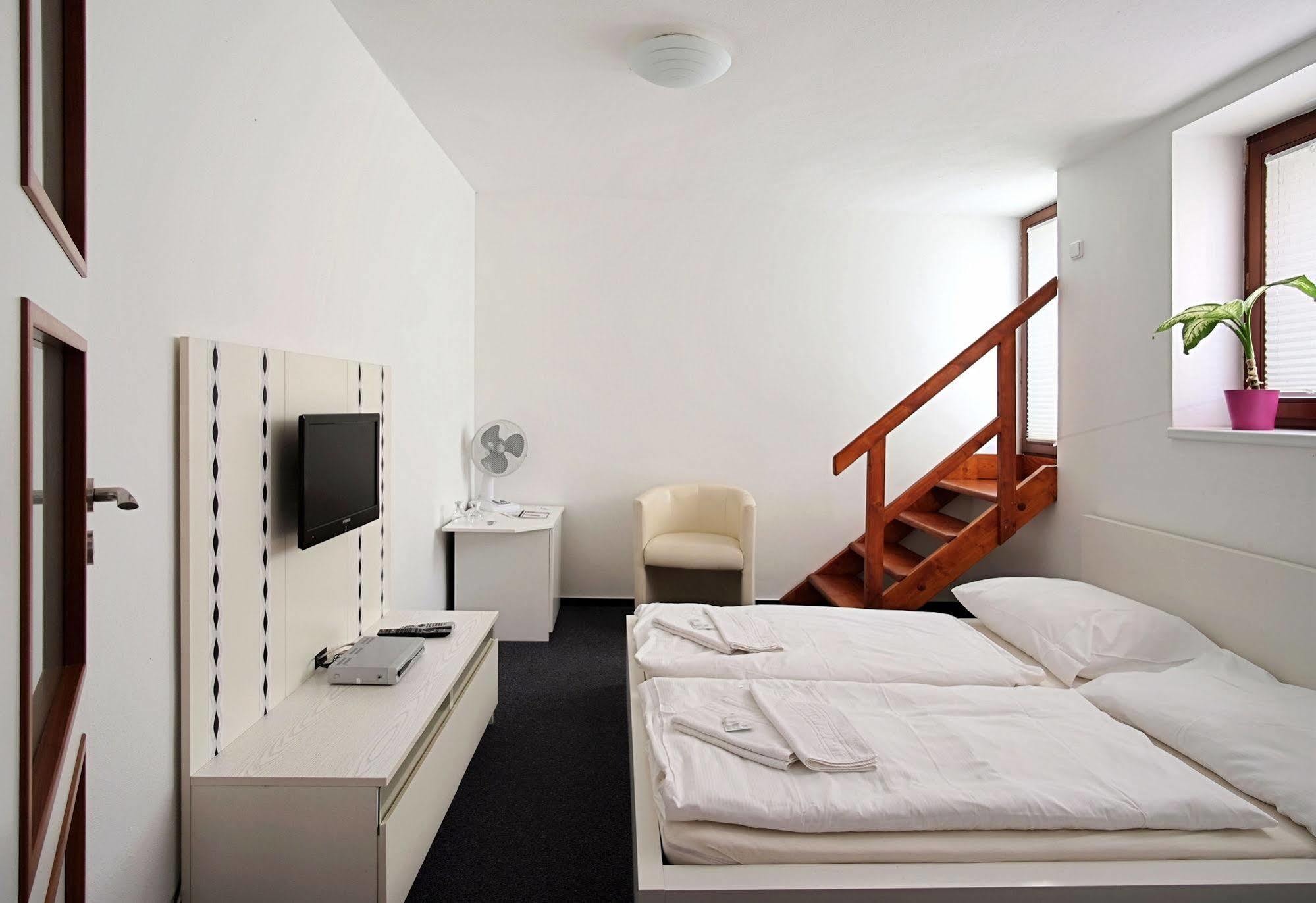 Pension Pod Vezi Kolín Extérieur photo